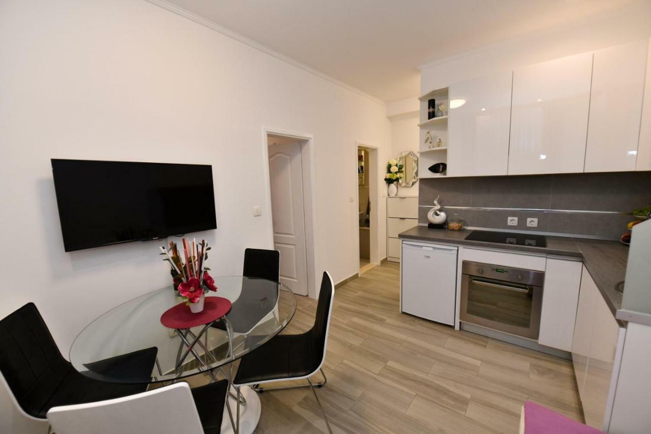 Apartment Cecilija Сини Екстериор снимка