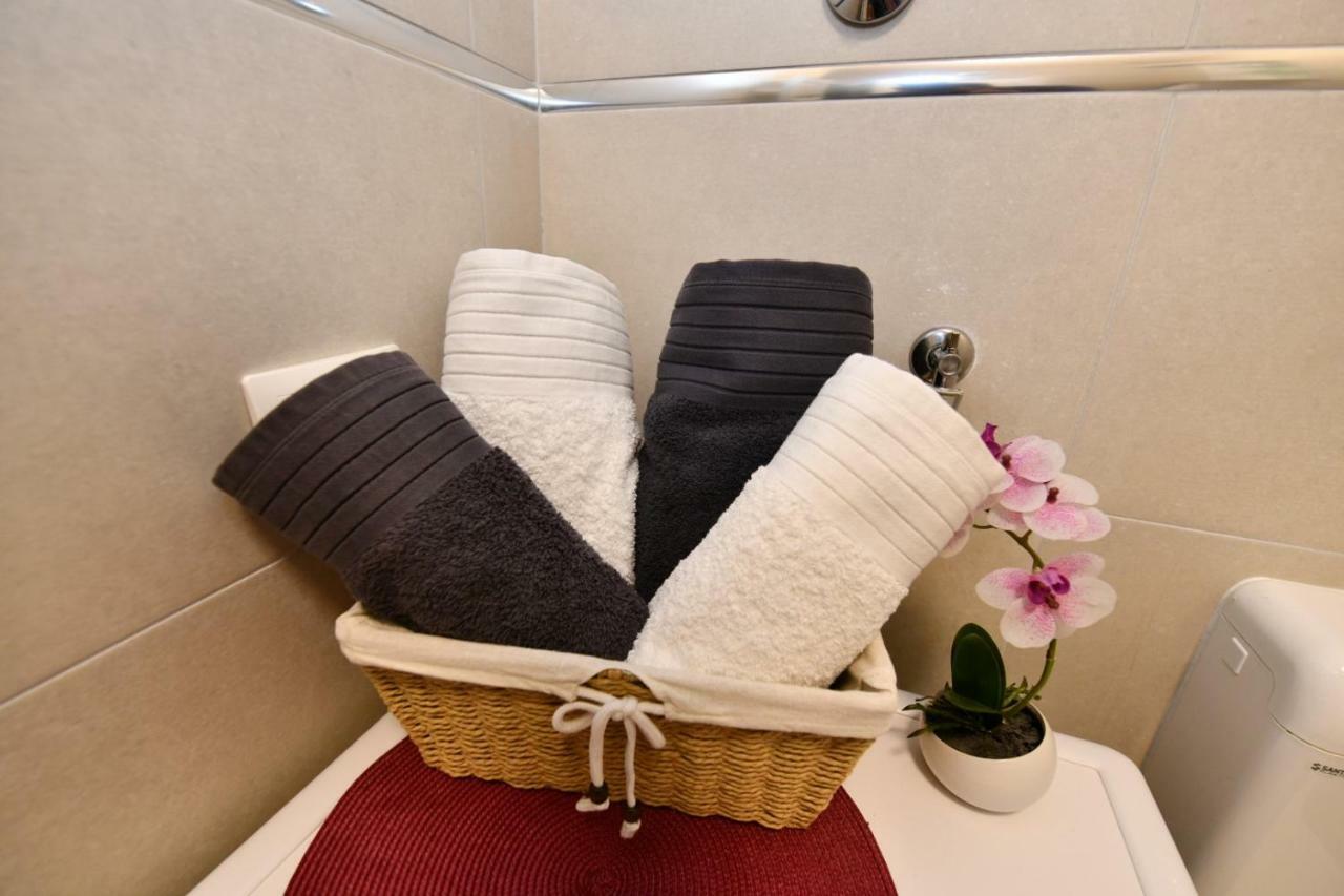 Apartment Cecilija Сини Екстериор снимка