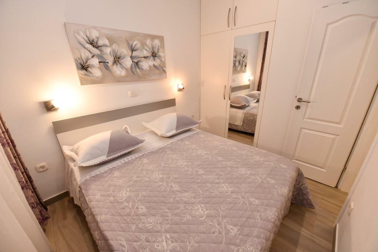 Apartment Cecilija Сини Екстериор снимка