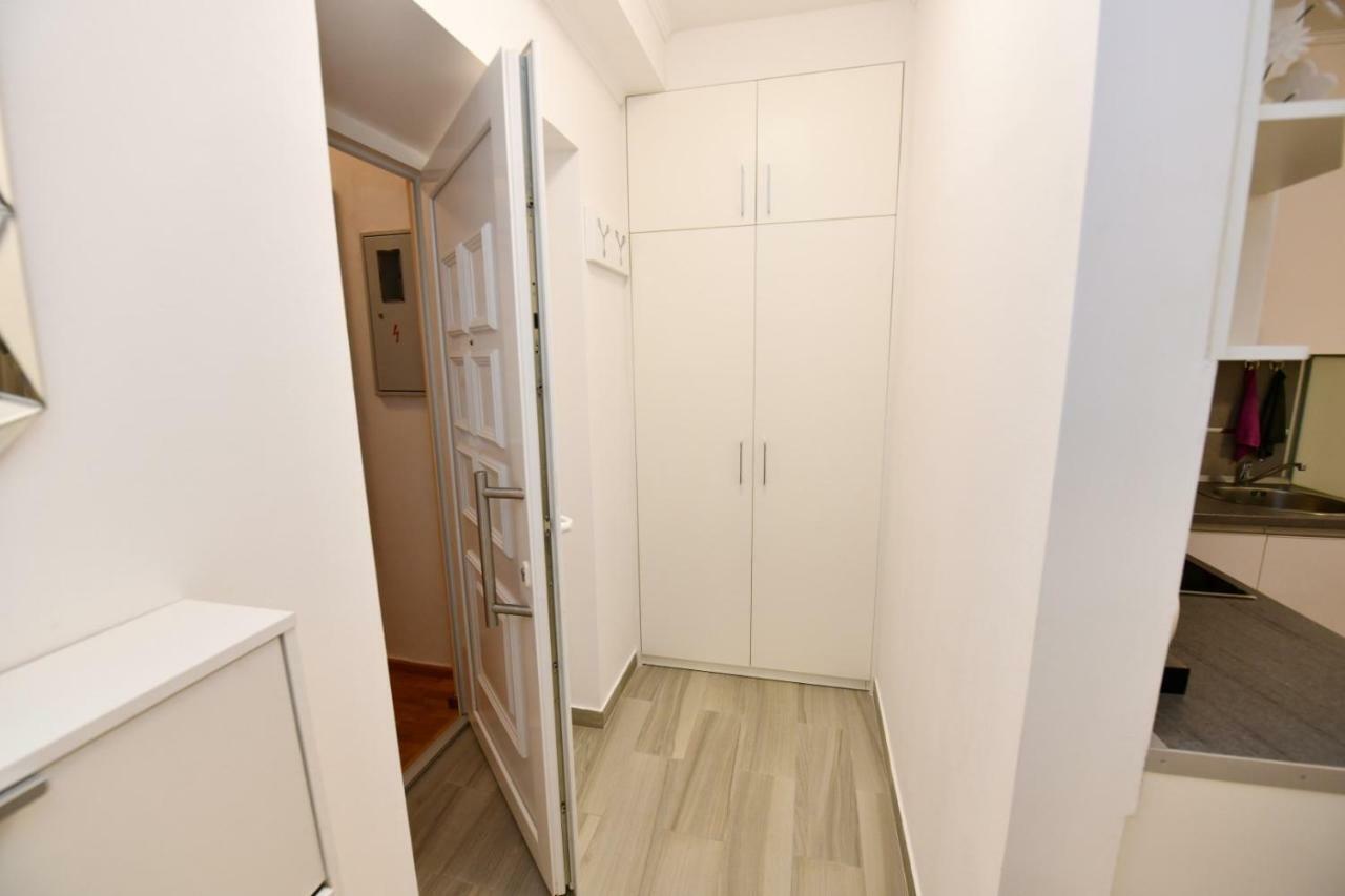 Apartment Cecilija Сини Екстериор снимка