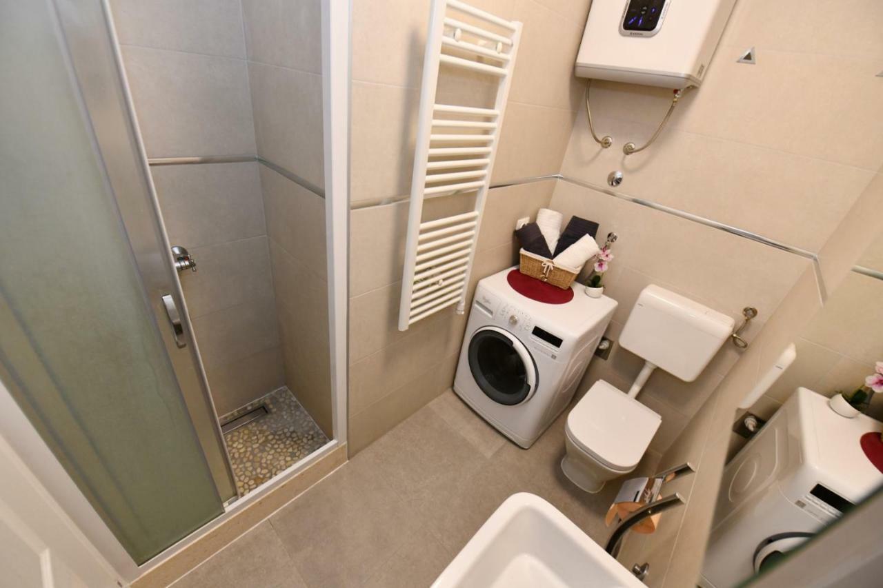 Apartment Cecilija Сини Екстериор снимка