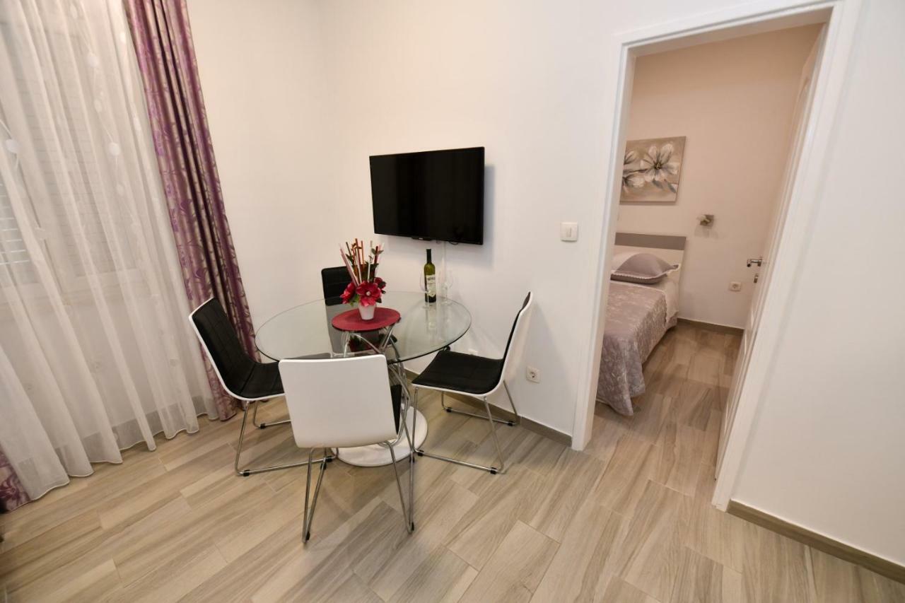 Apartment Cecilija Сини Екстериор снимка
