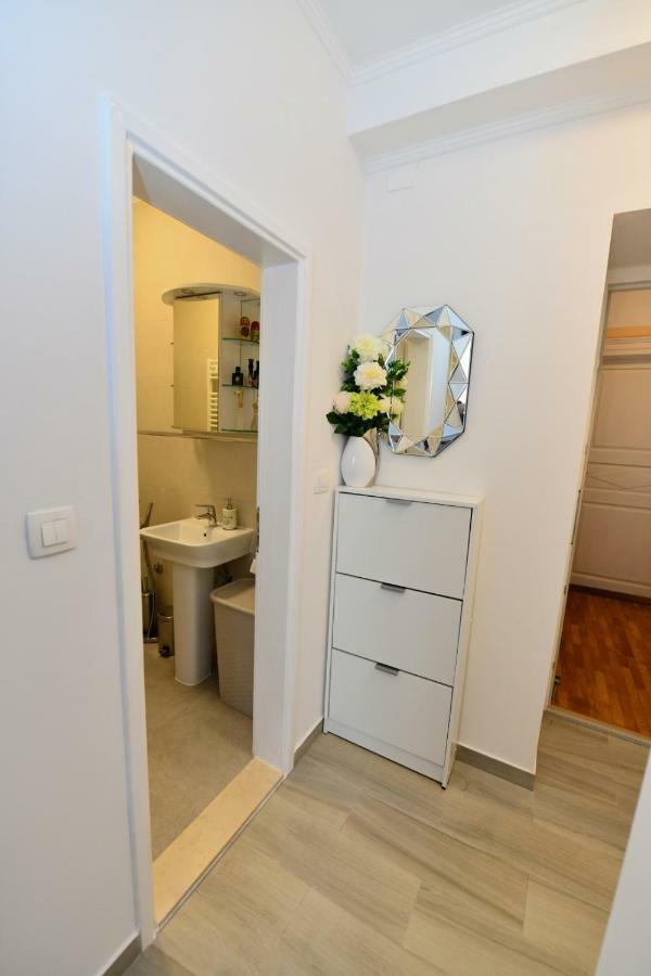 Apartment Cecilija Сини Екстериор снимка